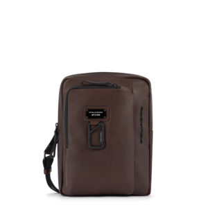 Piquadro Harper iPad Crossbody Bag Dark Brown ~ Spinze.nl