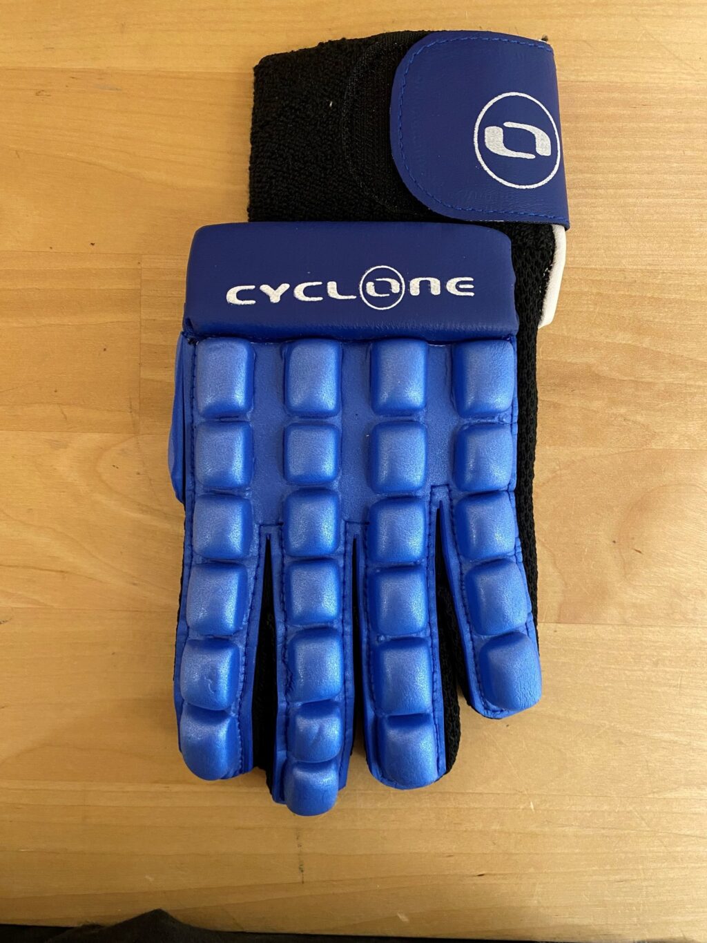 Cyclone Indoor Glove ~ Spinze.nl