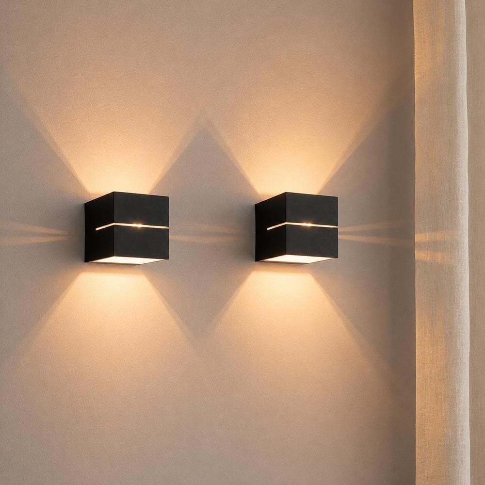 2x Gemini nero oro by LUSENZ - Kubusvormige up and down wandlamp met mat zwarte coating en gouden interieur | LUSENZ
