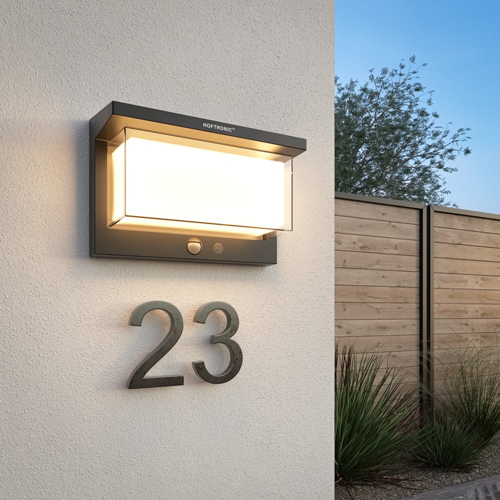 Arlo - Moderne LED Solar wandlamp buiten met sensor - Bewegingssensor & Schemerschakelaar - 4 lichtstanden - 2700K extra warm wit - IP65 waterdicht - Zwart | HOFTRONIC