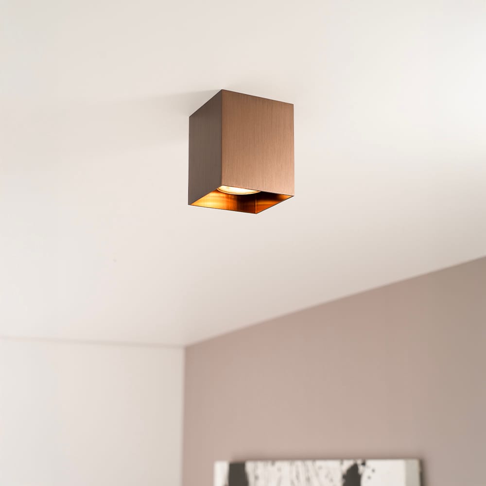Astra bronzo by LUSENZ - Kubusvormige opbouwspot met geborsteld bronzen design met enkele lichtbron | LUSENZ