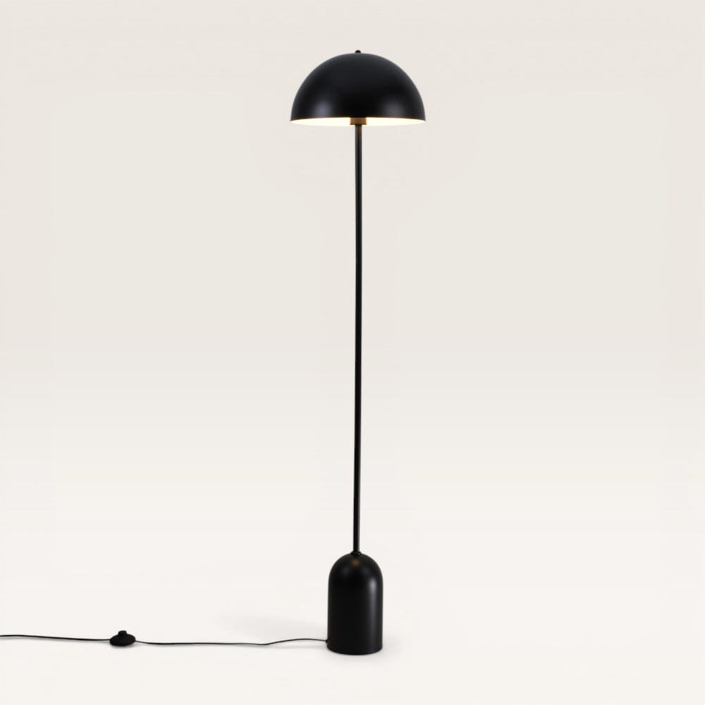 Avela - Zwarte Staande lamp Metaal - 150 cm - Woonkamer lamp - Modern design - E27 fitting - Met voetschakelaar | LUSENZ