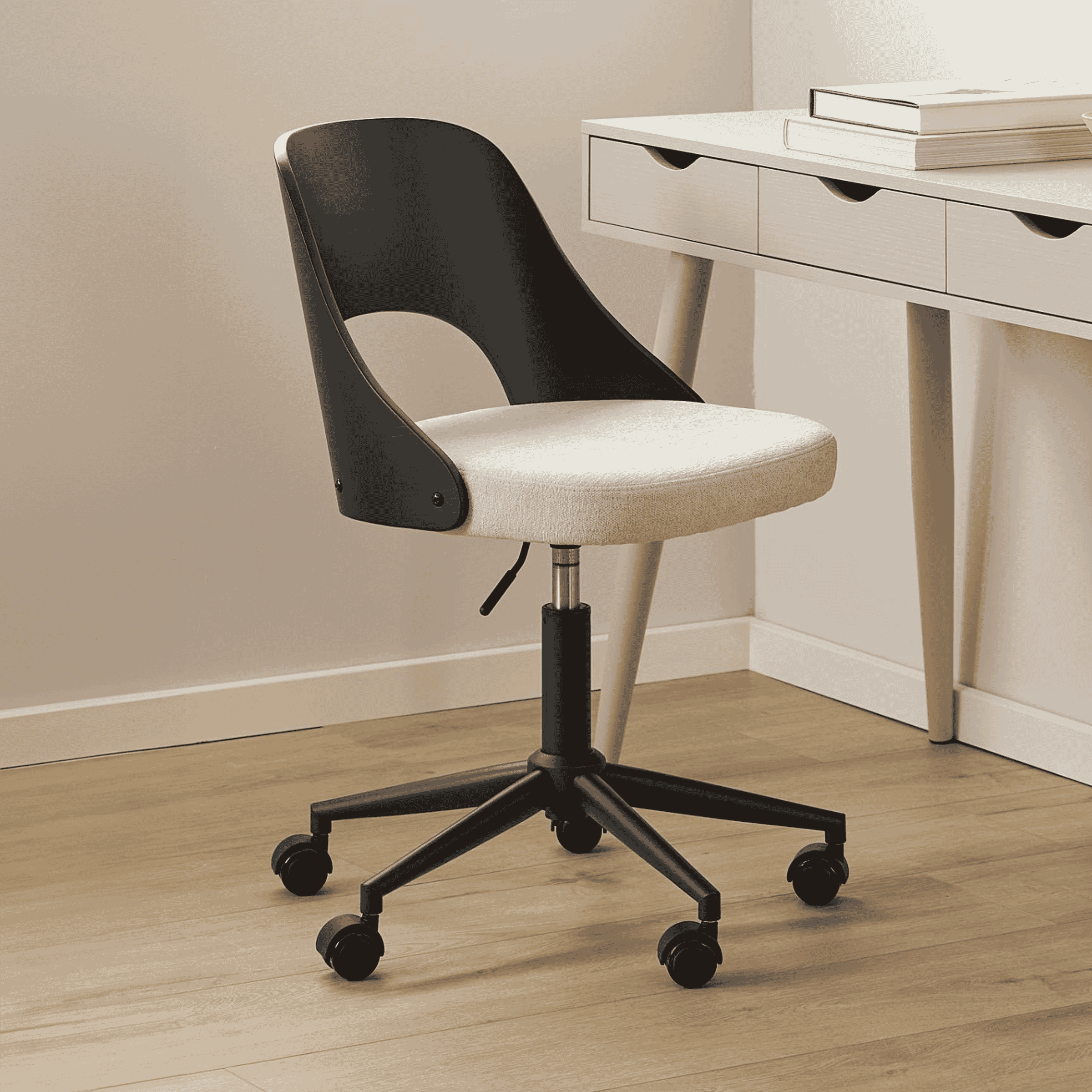 Bendt Bureaustoel Vila Eiken en chenille - Beige/Zwart | Bendt
