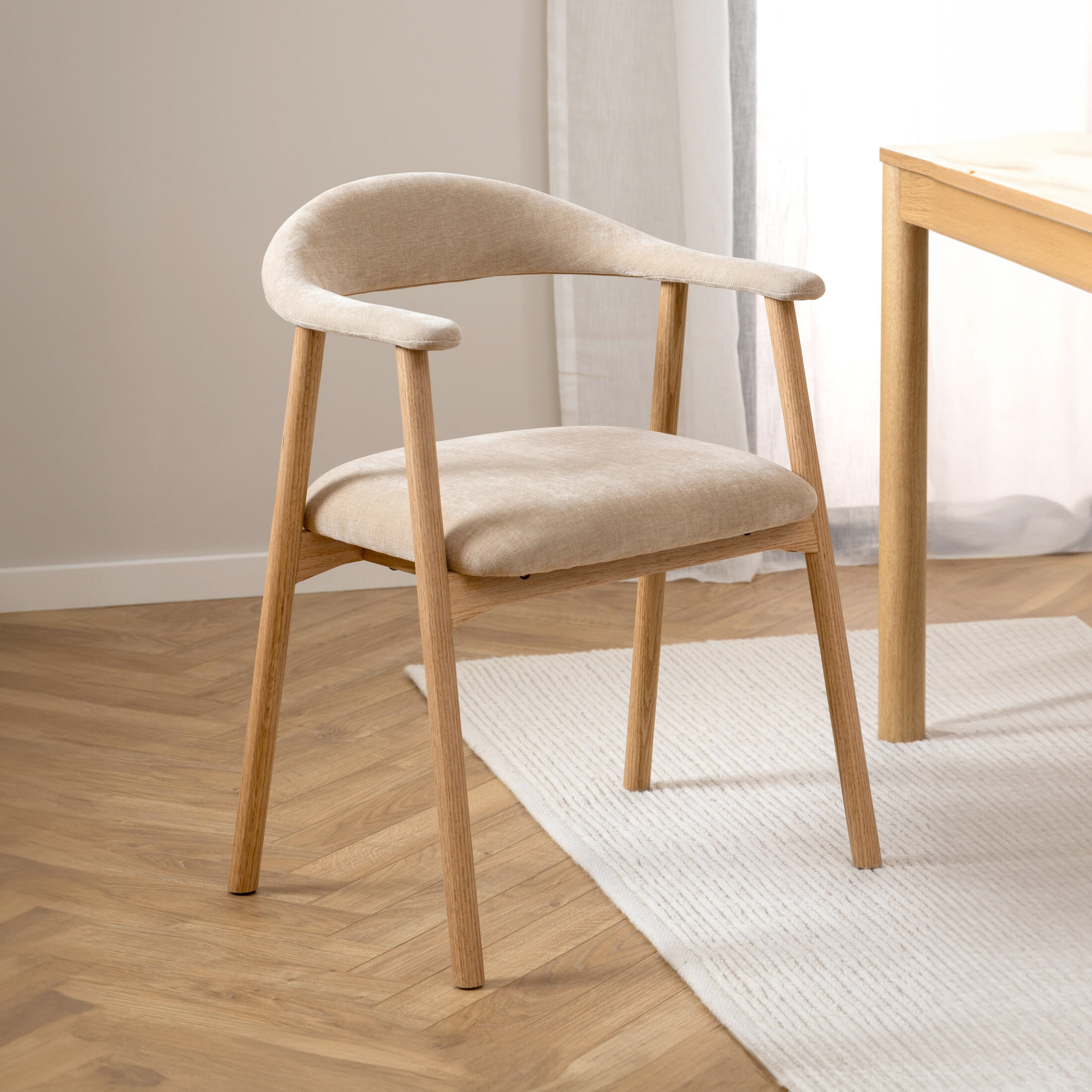 Bendt Eetkamerstoel Gerado Eikenhout en chenille - Beige - Japandi | Bendt