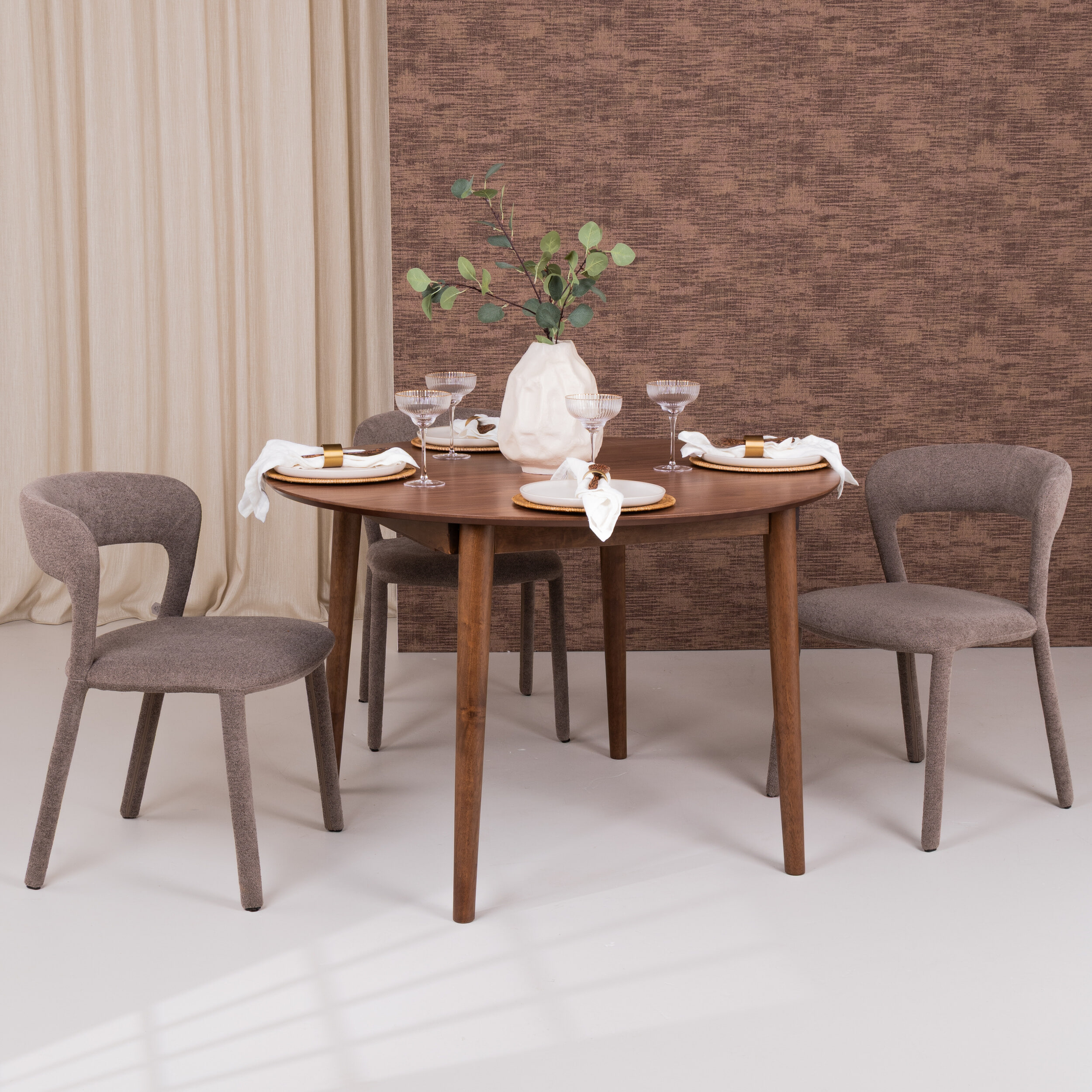 Bendt Uitschuifbare Ronde Eettafel Montreux Walnoot