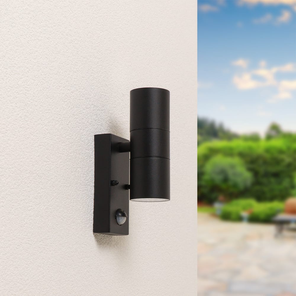 Blenda wandlamp - Zwart - Bewegingsmelder en schemerschakelaar - IP44 spatwaterdicht - Up & Downlight voor buiten - Exclusief GU10 lichtbronnen | HOFTRONIC