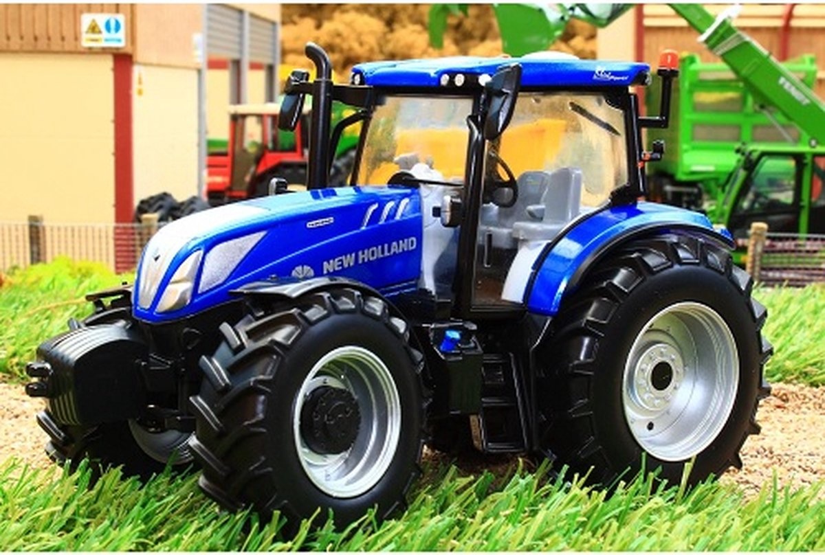 Britains New Holland T6.180 Blue Power tractor 1:32 | Britains