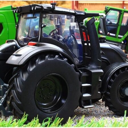 Britains Valtra Q 305 Versu tractor 1:32 | Britains