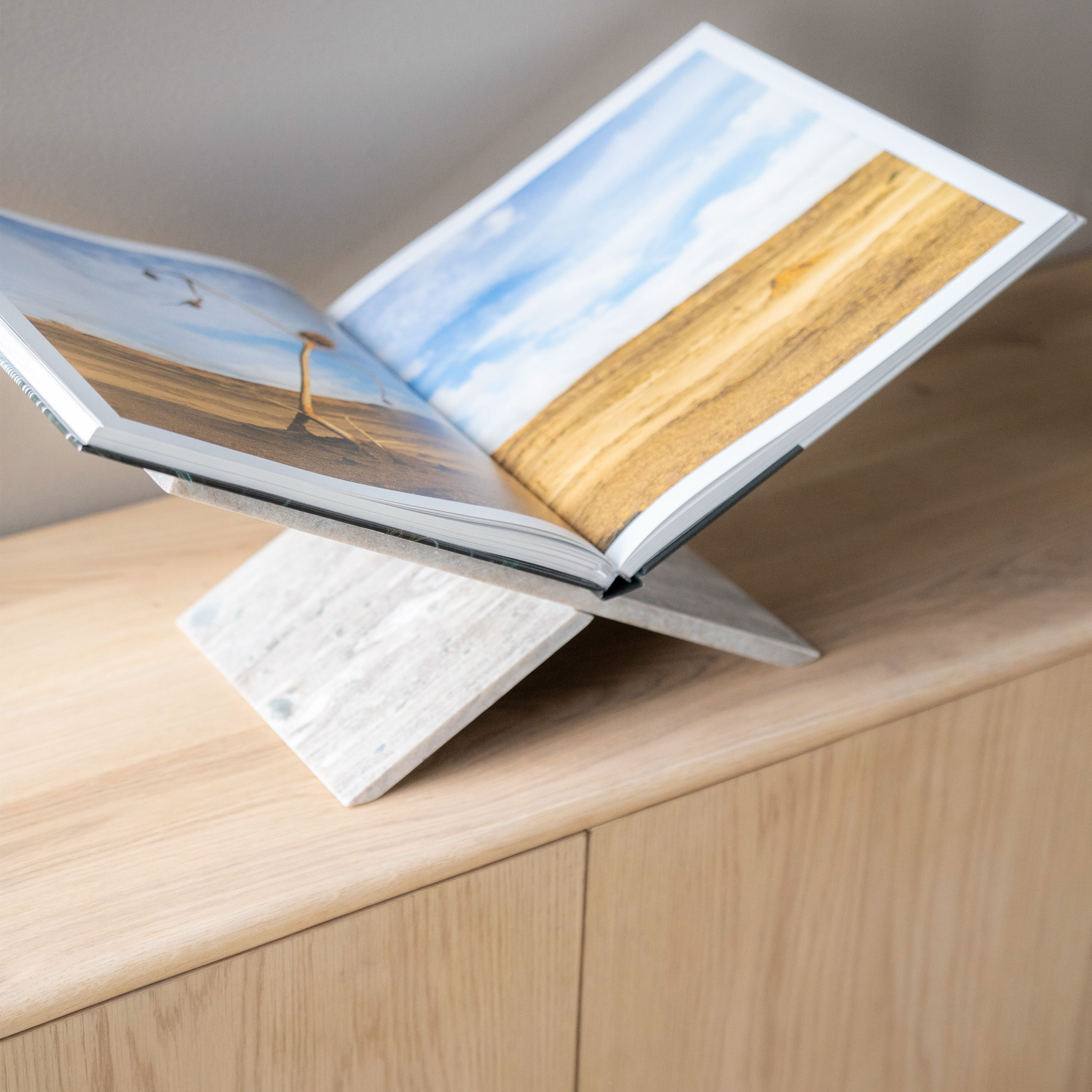 By-Boo Boekenstandaard Tsun Marmer - Beige | By-Boo