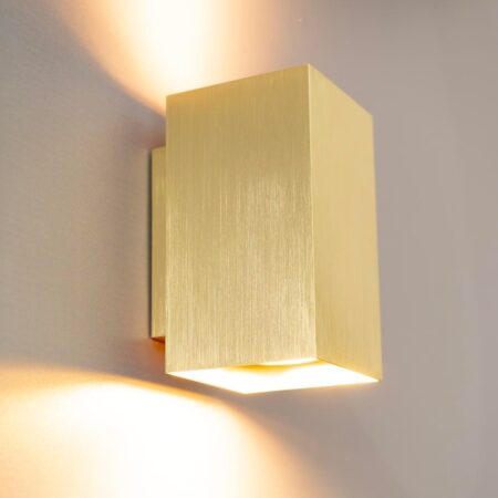 Cometa oro by LUSENZ - Up and downlight - Rechthoekige wandlamp met geborsteld gouden coating | LUSENZ