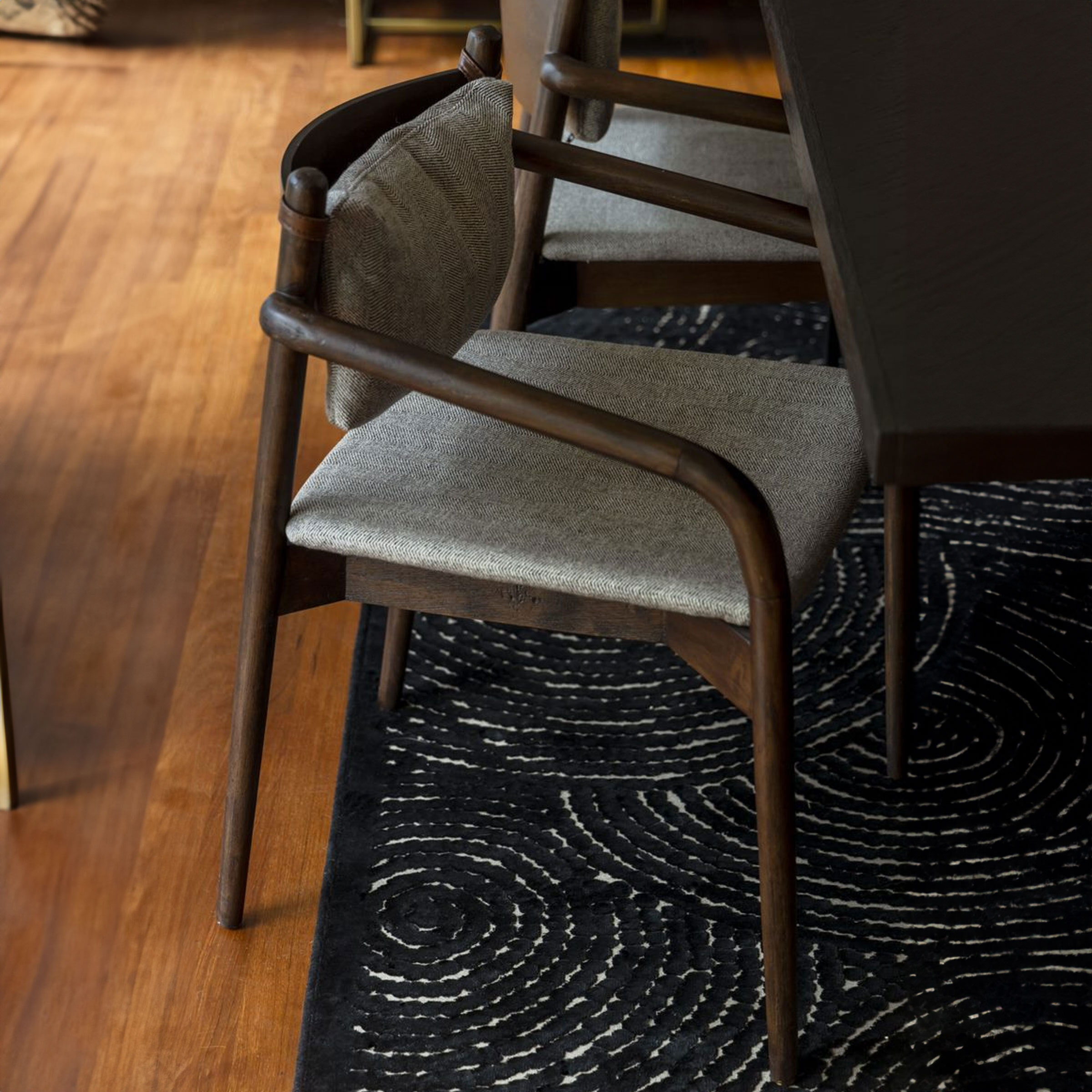 Dutchbone Eetkamerstoel Torrance met armleuning - Hout | Dutchbone