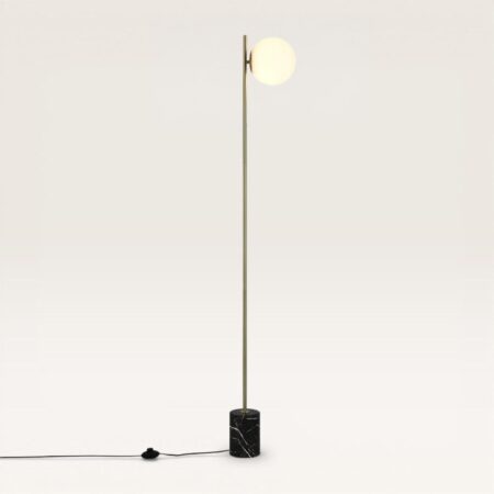 Elara - Staande lamp Messing 160 cm - Woonkamer lamp - Modern Scandinavisch - E27 fitting - Opaal glas & Zwart marmeren voet - Met voetschakelaar | LUSENZ