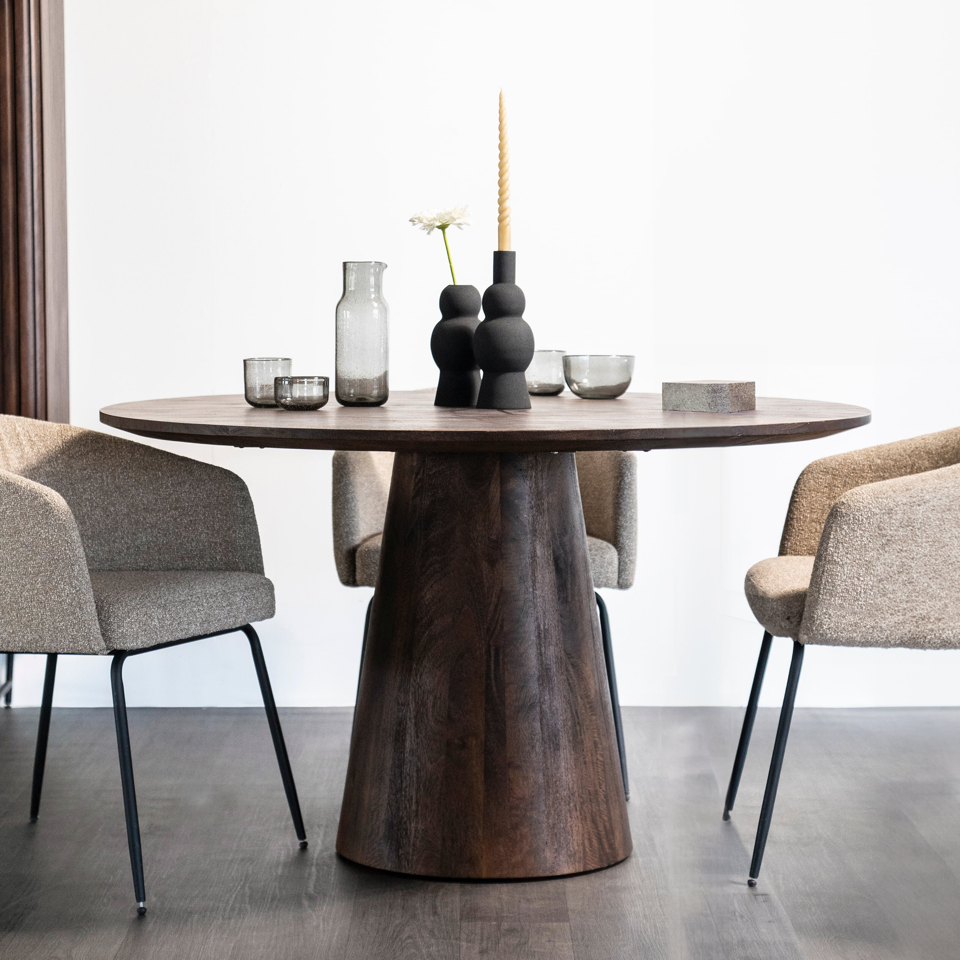 Eleonora Ronde Eettafel Aron Mangohout - Bruin