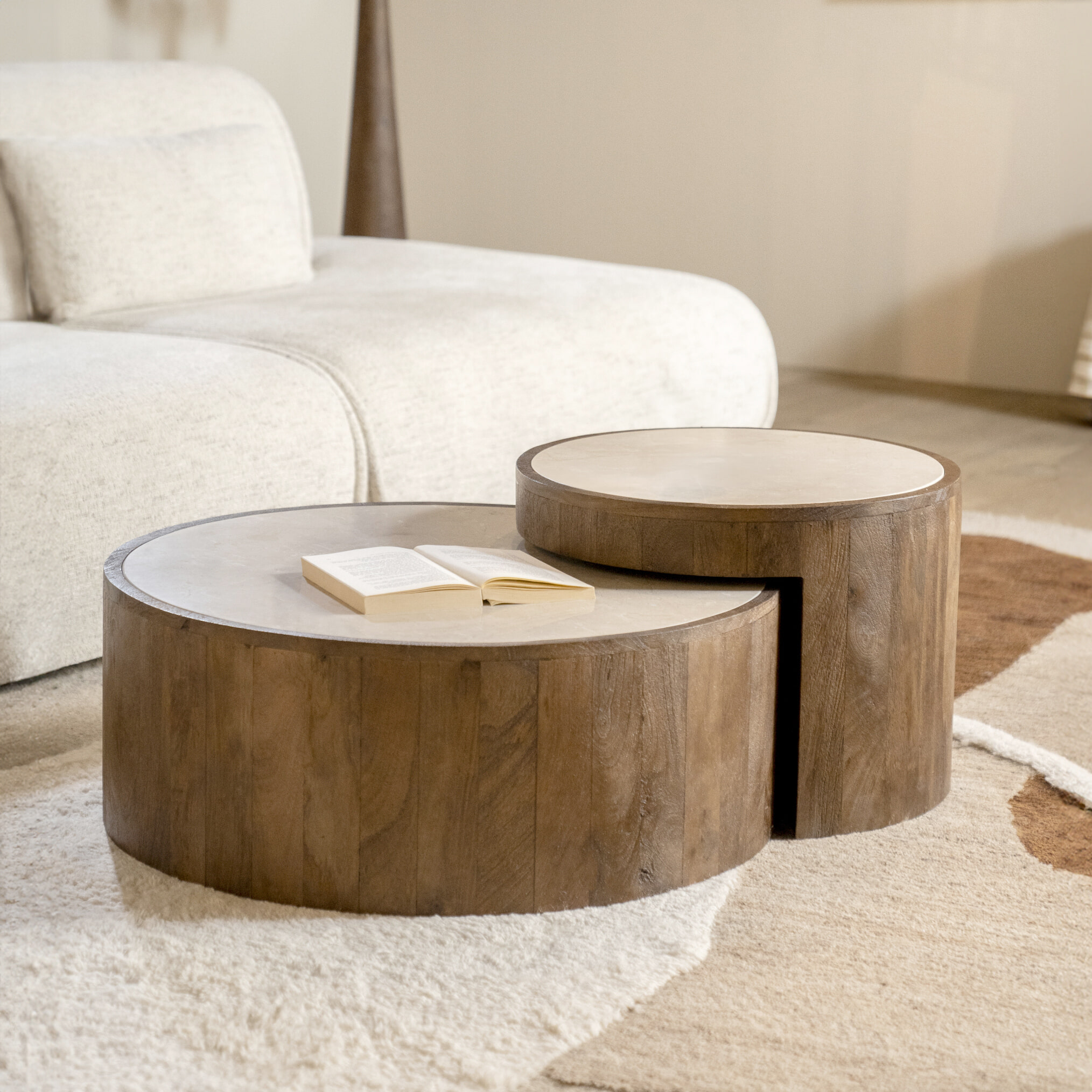 Eleonora Ronde Salontafel Hazel Mangohout en marmer