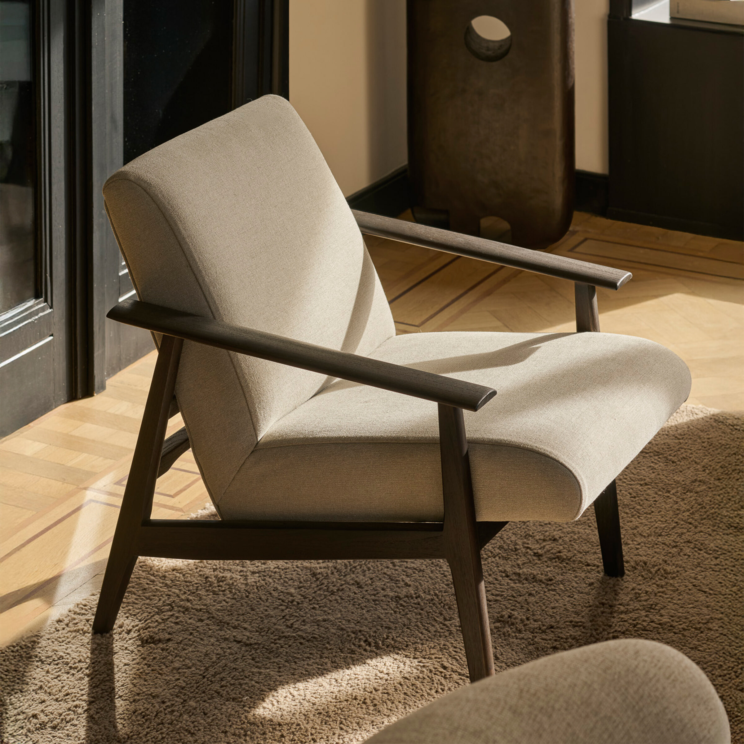 Ethnicraft Fauteuil Aspekt Gevernist Teakhout en stof - Warm Ash | Ethnicraft