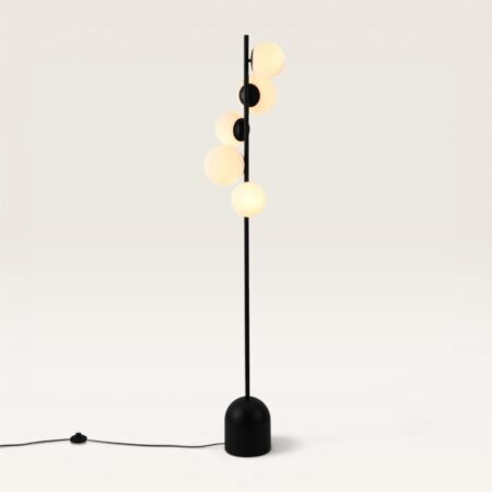Evania - Zwarte Staande lamp Metaal 160 cm - 5 bollen - Modern design - Woonkamer lamp - Opaalglas - E14 fitting - Met voetschakelaar | LUSENZ