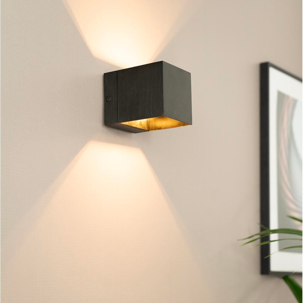 Fornax notte nera by LUSENZ - Kubusvormige up and down wandlamp met een geborstelde zwarte coating | LUSENZ