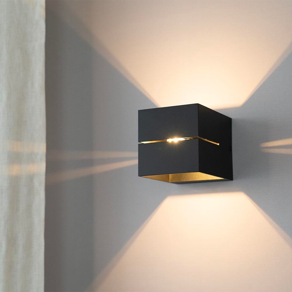 Gemini nero by LUSENZ - Kubusvormige up and down wandlamp met een mat zwarte coating | LUSENZ