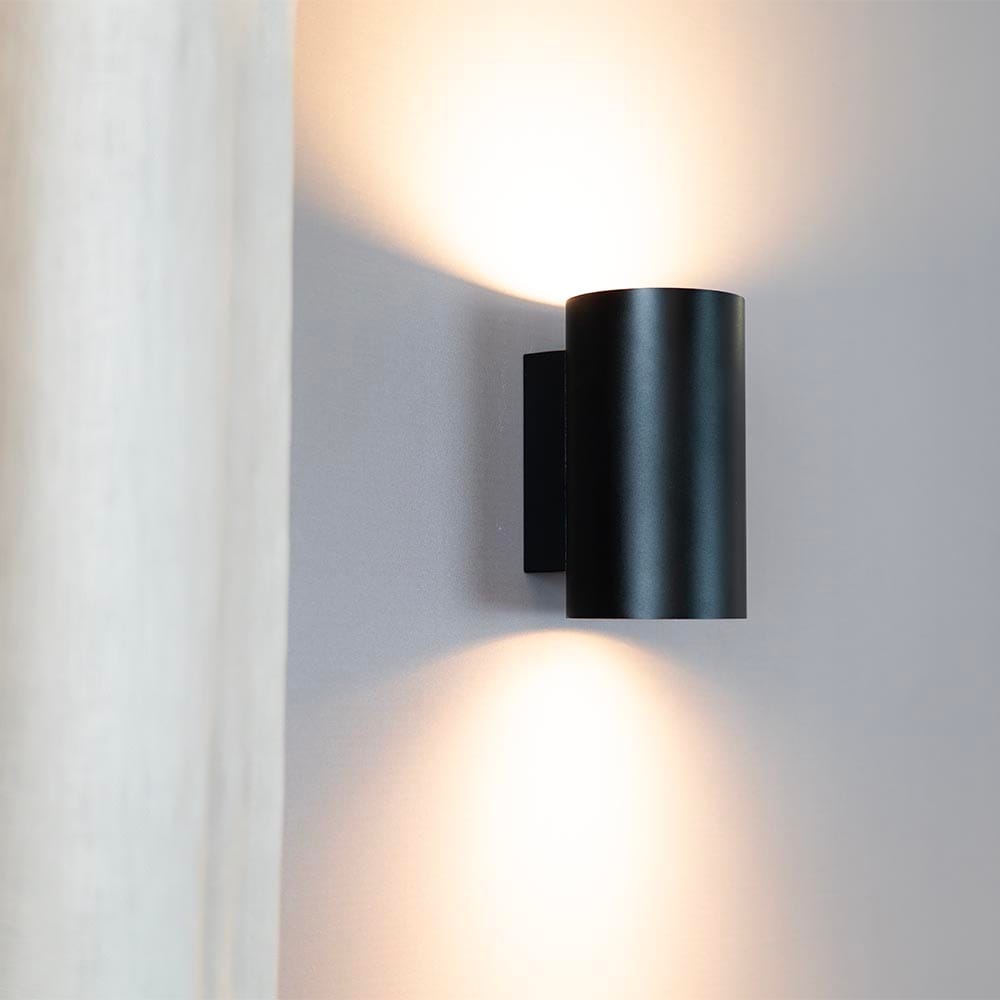 Giove nero by LUSENZ - Up and down licht met karakter - Cilindervormige wandlamp met een mat zwarte coating | LUSENZ