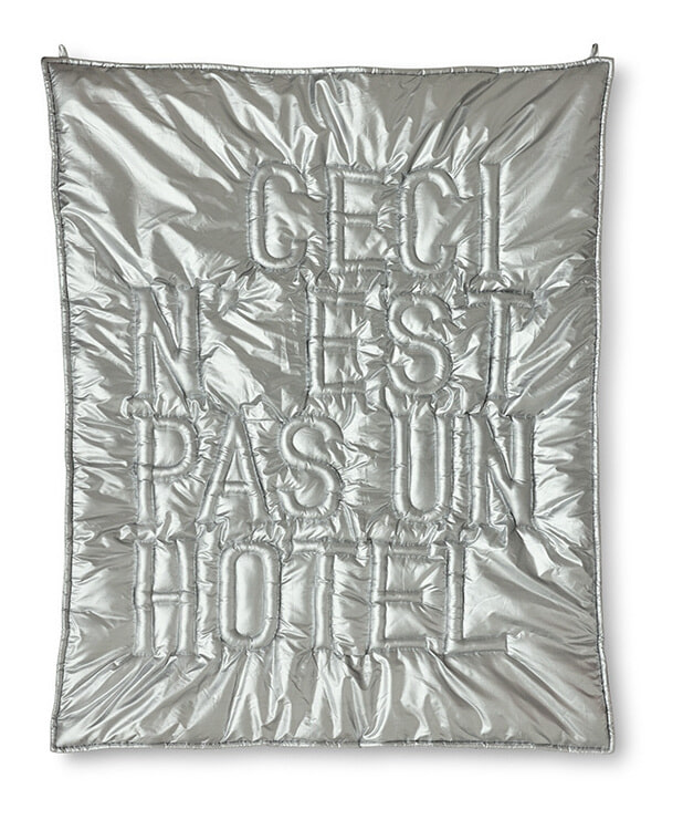 HKliving Wandkleed Ceci nest pas un hôtel 120 x 100cm - Zilver | HKLIVING