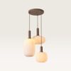 Hanglamp Iguazu Misto taupe - Taupe en gebroken wit - Drie vormen bollen van handgemaakt opaalglas - Zonder lichtbron | LUSENZ