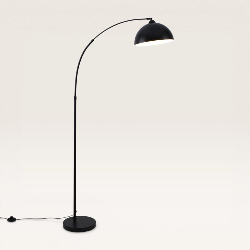 Karian - Zwarte Staande lamp Metaal 180 cm - Modern design - Woonkamer lamp - Mat - E27 fitting - Met voetschakelaar | LUSENZ