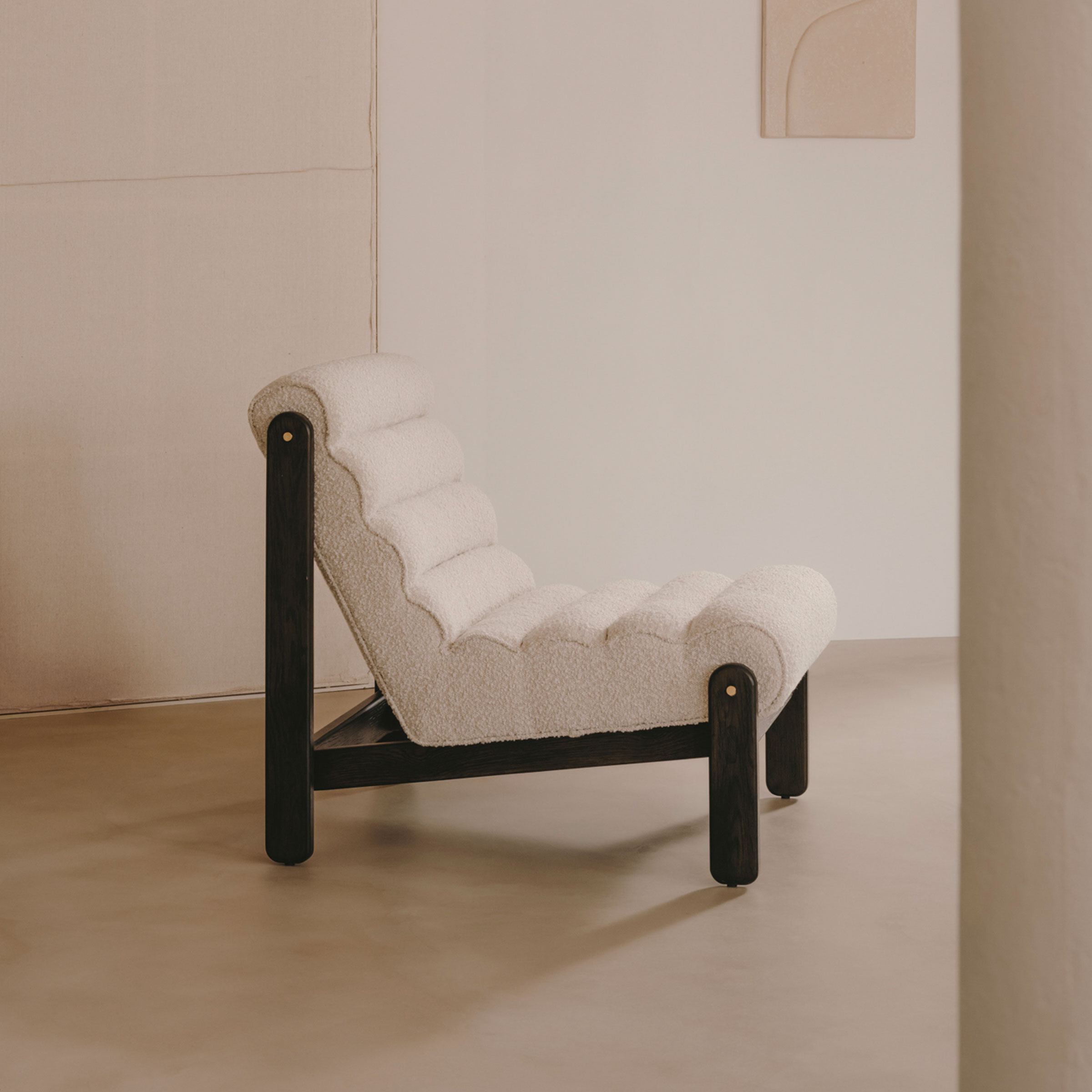 Kave Home Fauteuil Magira Bouclé en eikenhout - Taupe - Japandi | Kave Home