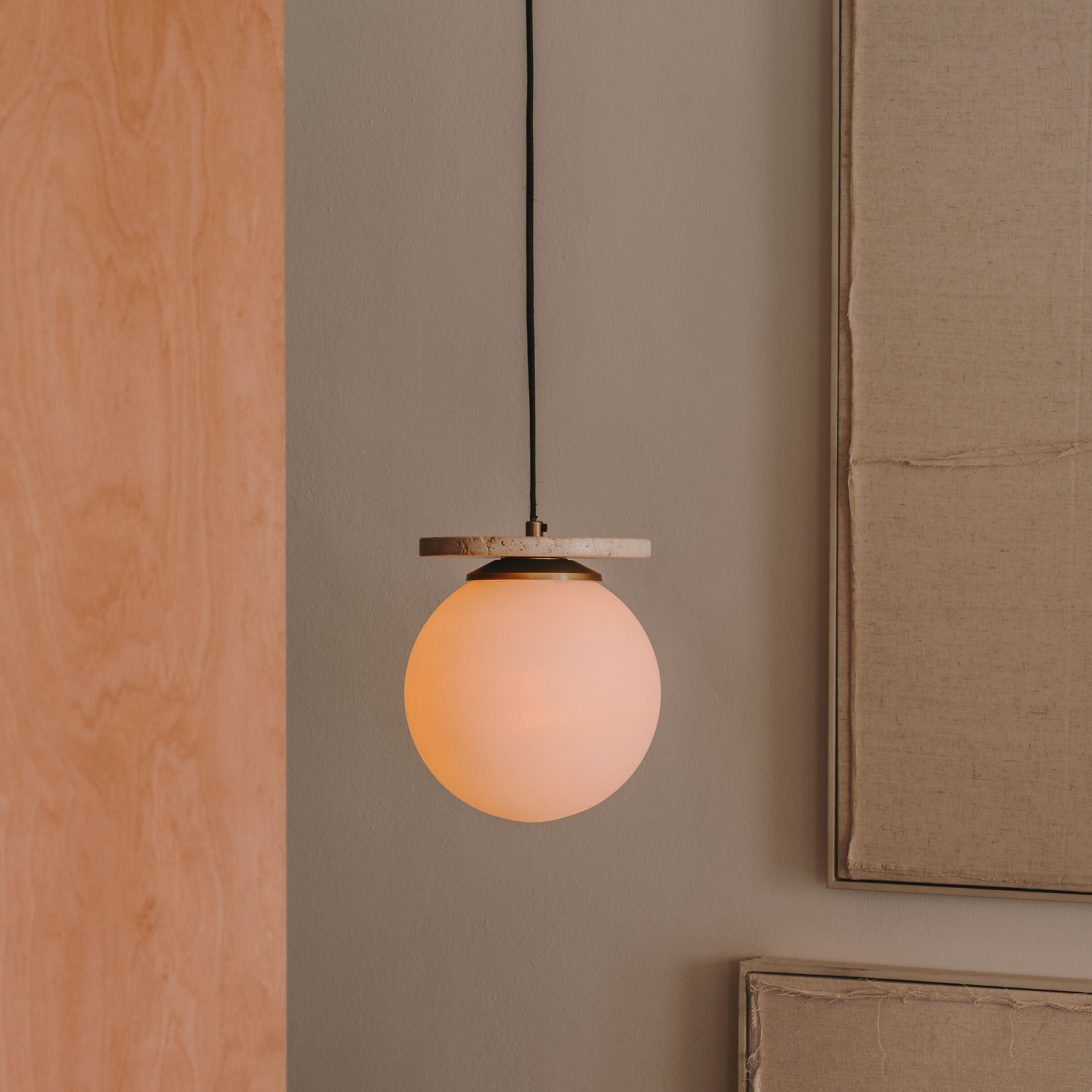 Kave Home Hanglamp Malachi Travertin en glas - Wit | Kave Home
