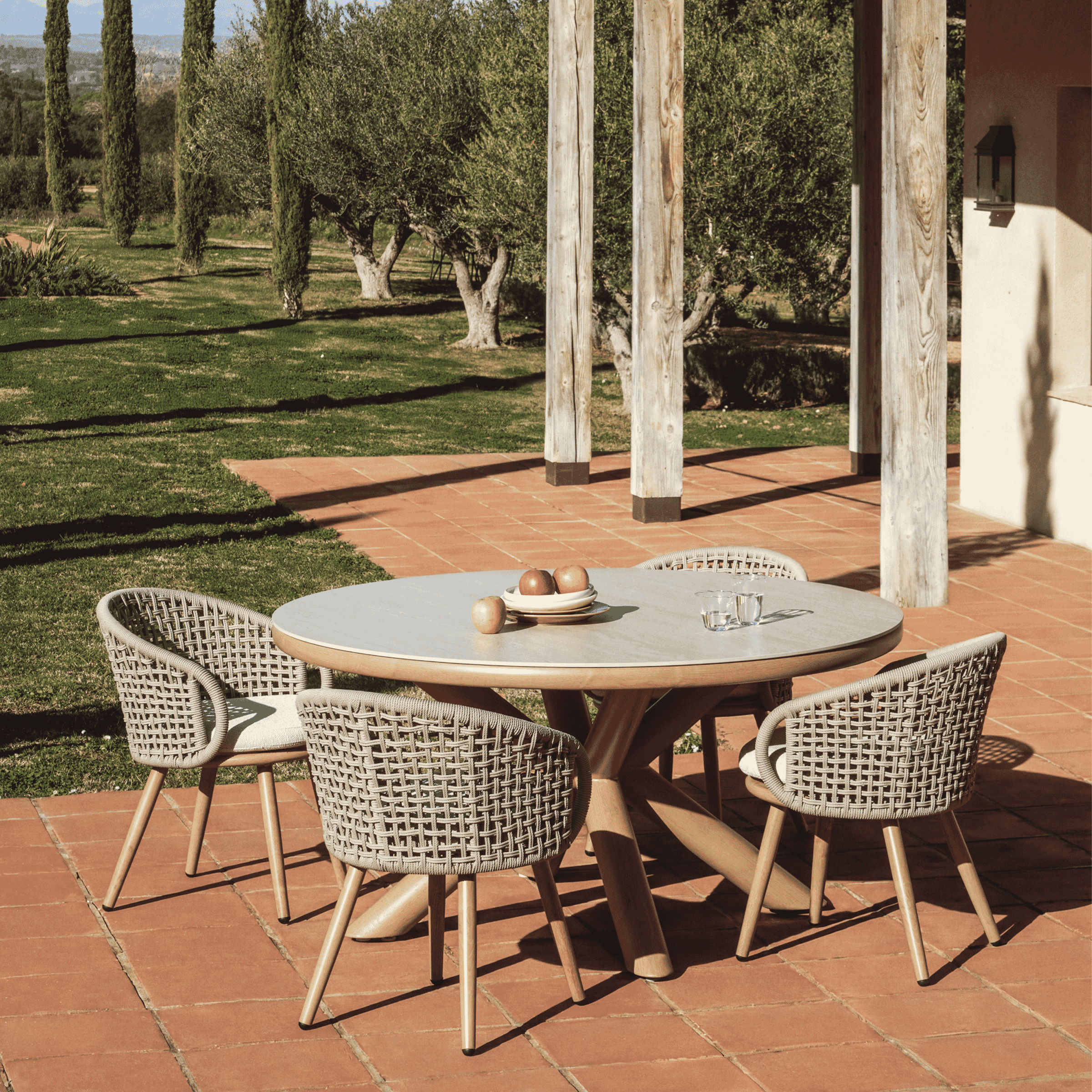 Kave Home Ronde Tuintafel Mirtia Gesinterde steen en houtlook