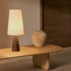 Kave Home Tafellamp Amire Mangohout en stof