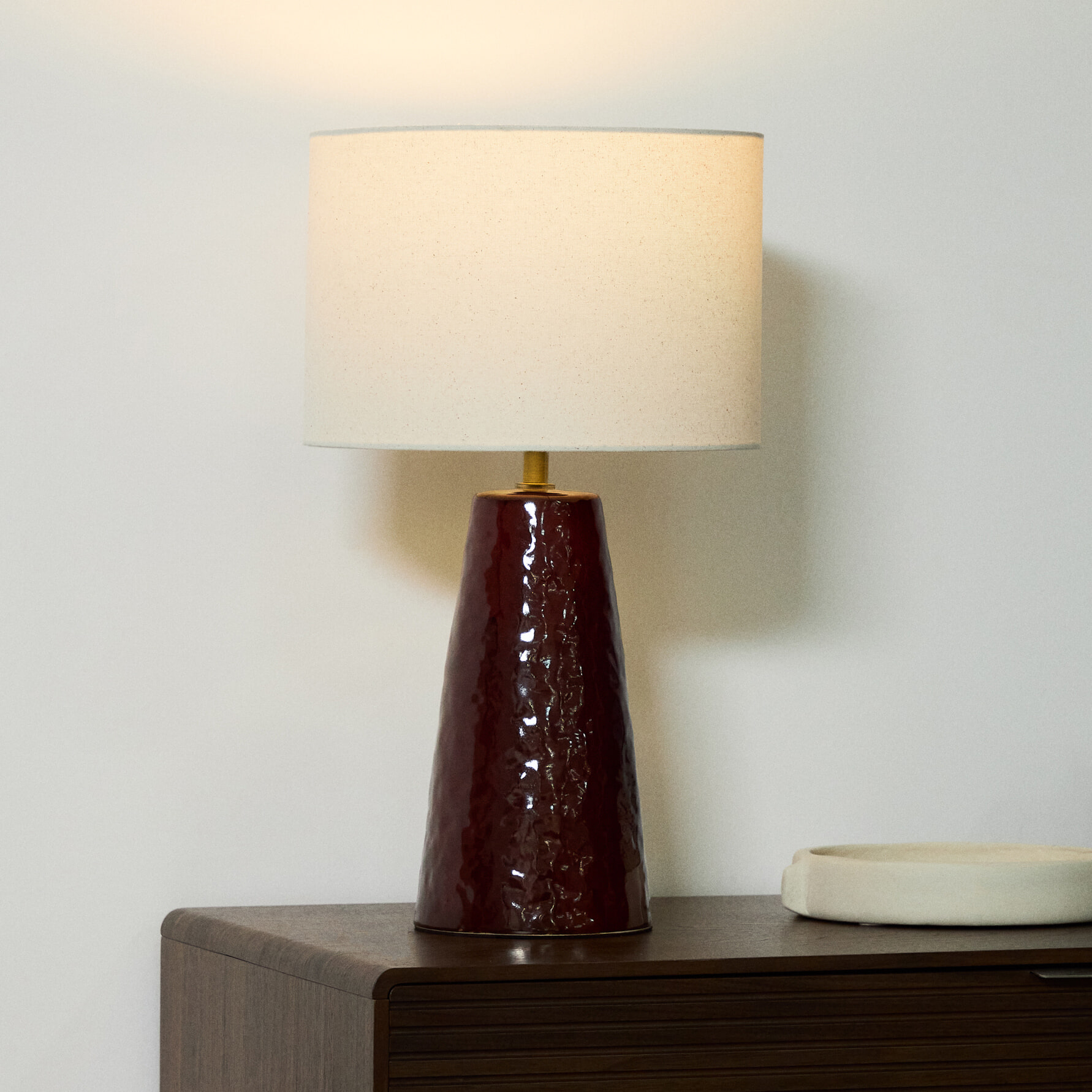 Kave Home Tafellamp Drava Keramiek - Donkerrood | Kave Home