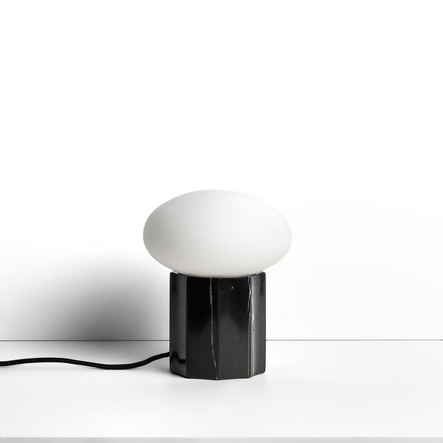 Kave Home Tafellamp Idela Glas en marmer