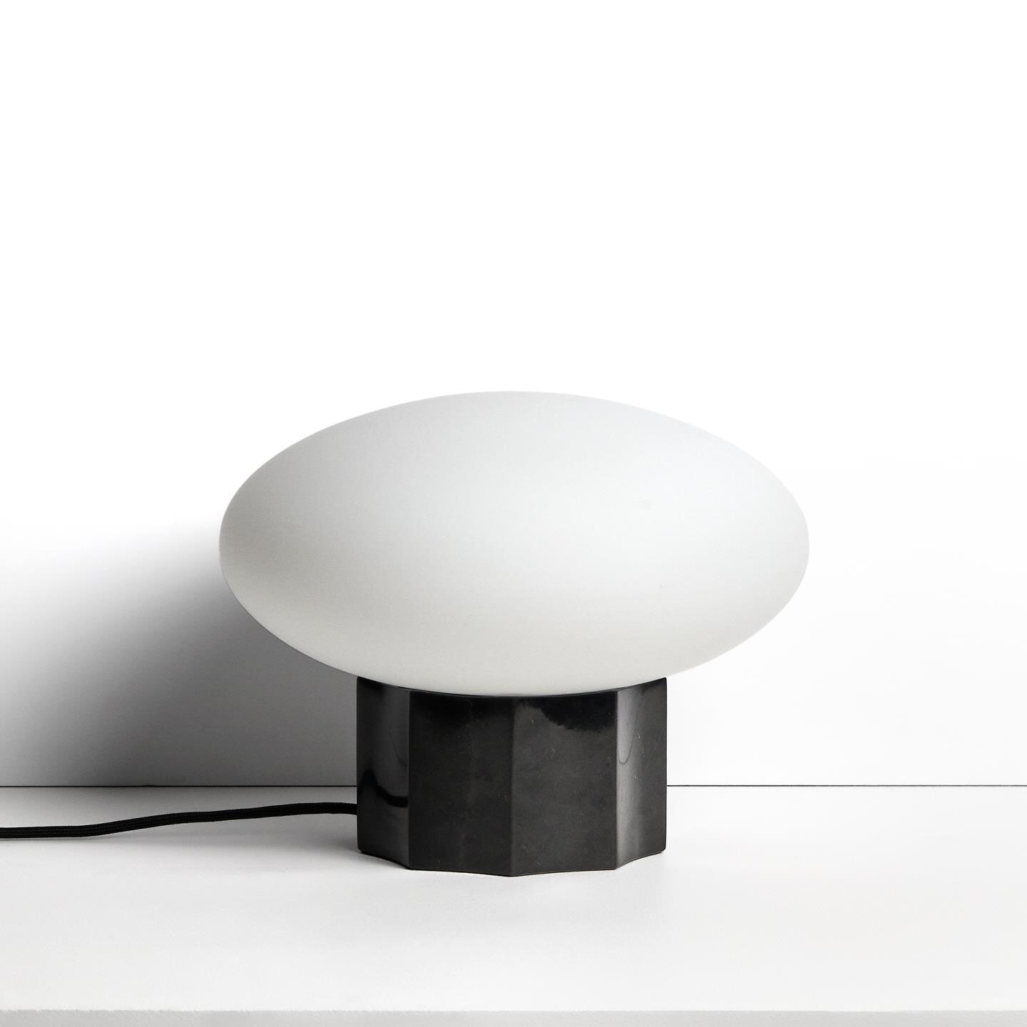 Kave Home Tafellamp Idela Glas en marmer