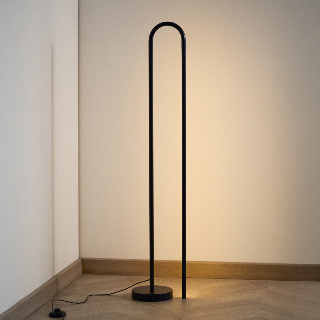 Kave Home Vloerlamp Bow - Zwart | Kave Home