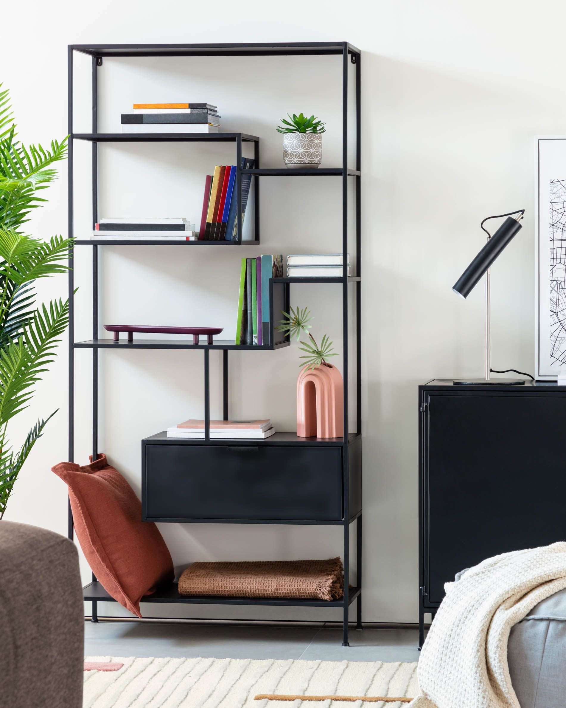 Kave Home Wandrek Shantay Zwart metaal