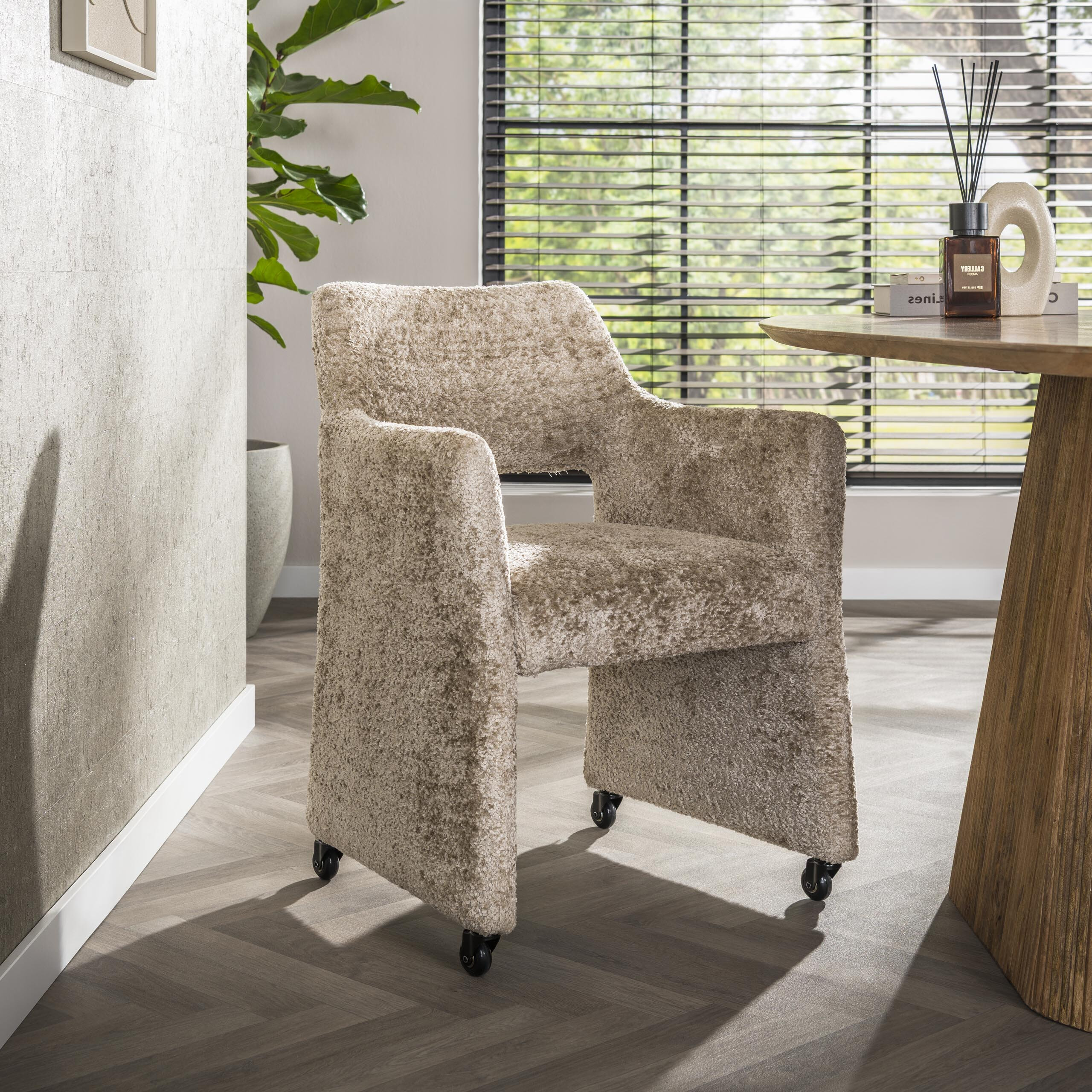 LifestyleFurn Draaibare Eetkamerstoel op wielen Elita Alura stof - Zand | LifestyleFurn