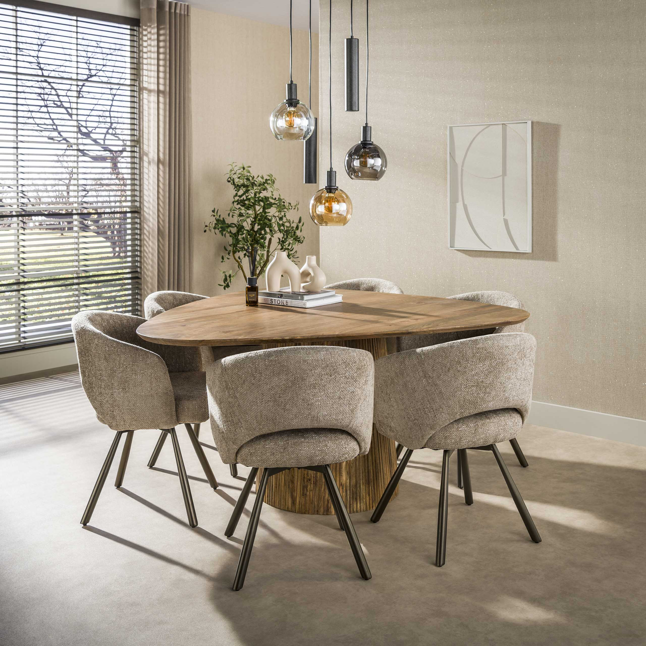 LifestyleFurn Driehoekige Eettafel Sharmila Mangohout