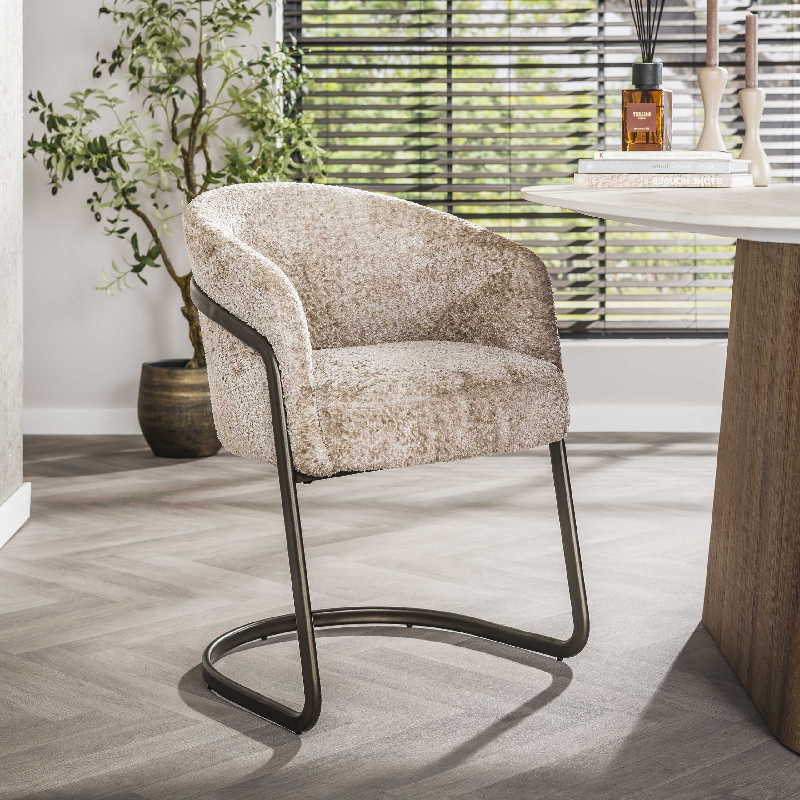 LifestyleFurn Eetkamerstoel Lannie Alura stof - Zand | LifestyleFurn