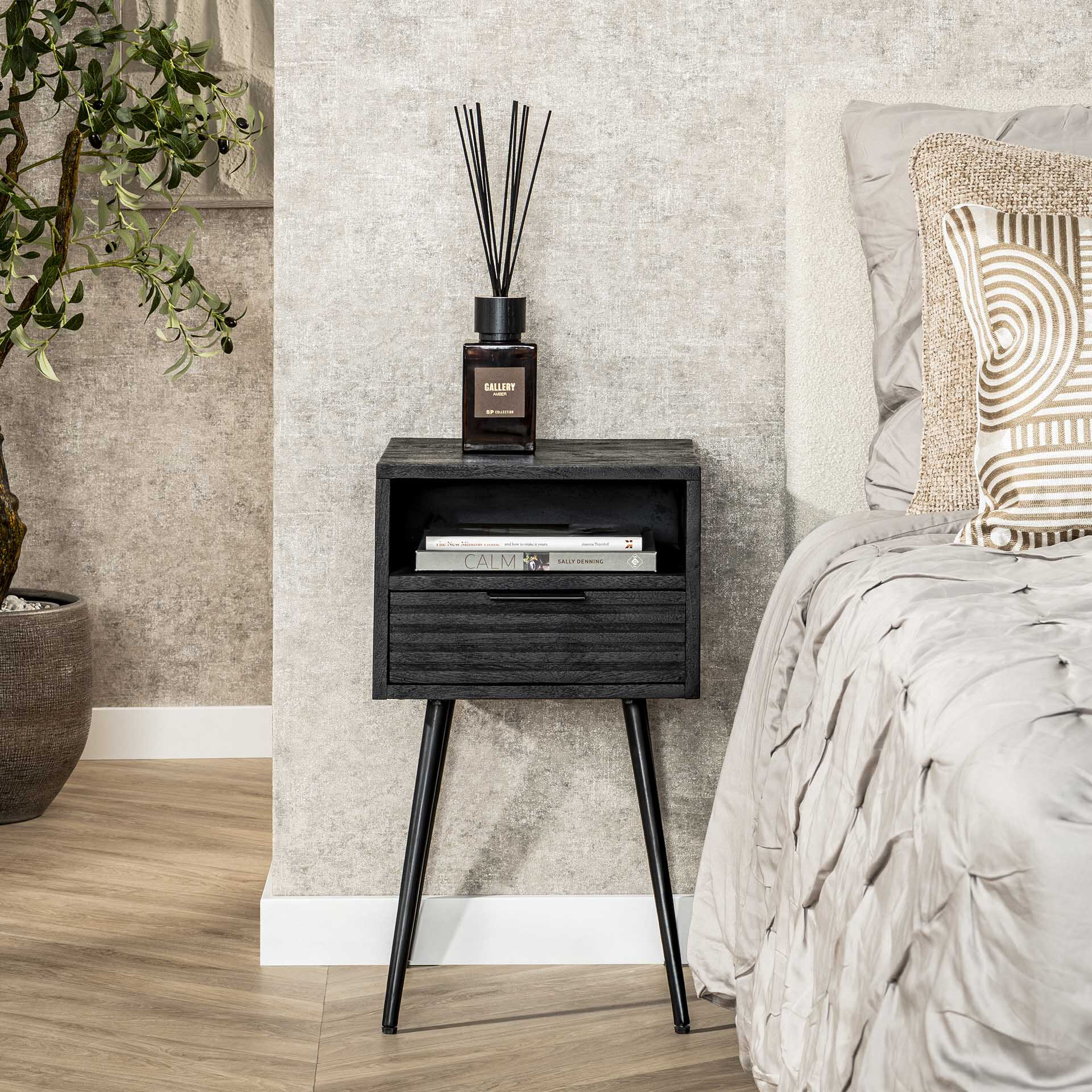 LifestyleFurn Smal Nachtkastje Novy Mangohout met 1 lade - zwart | LifestyleFurn