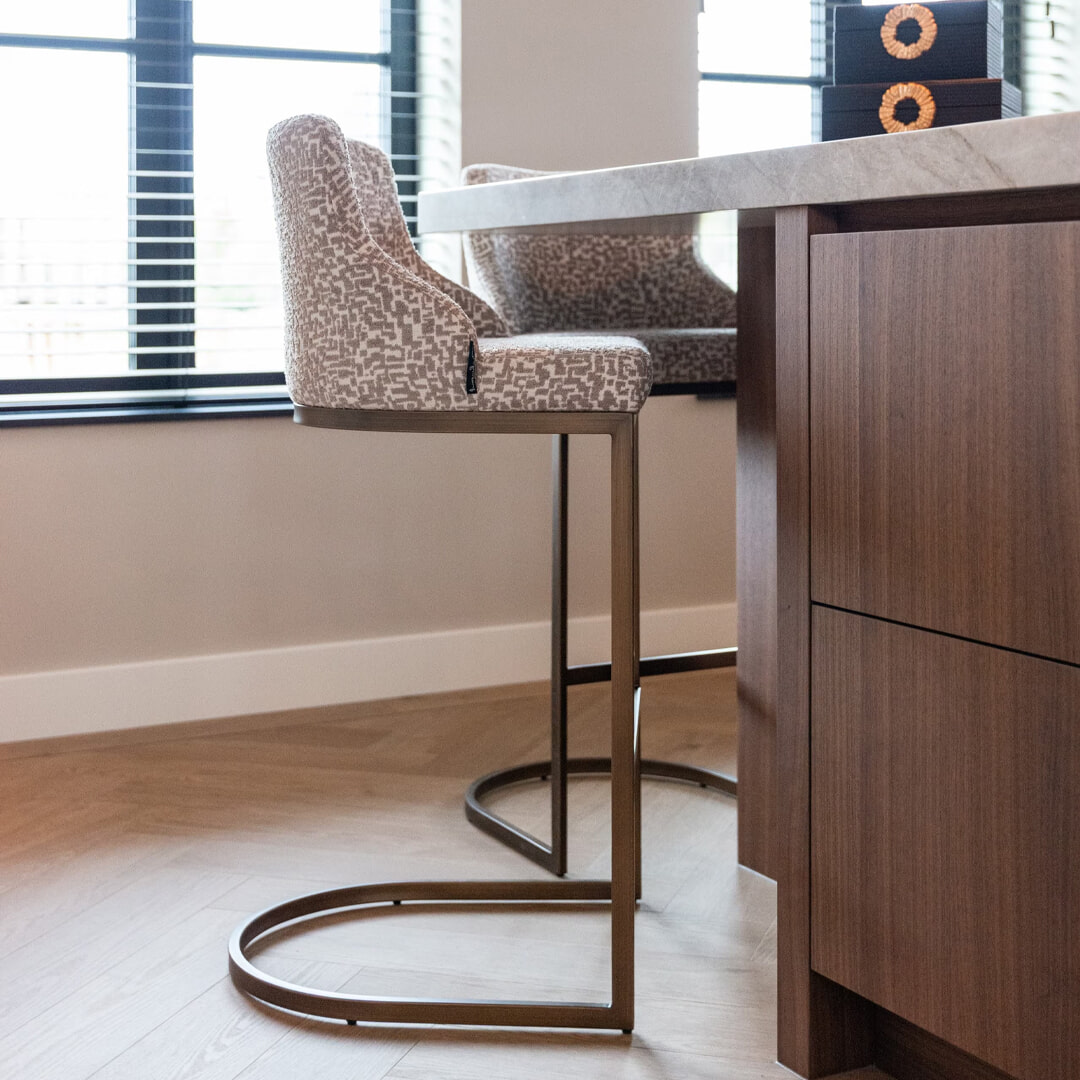 Richmond Barstoel Bolton Geo stof - Naturel (zithoogte 77cm) | Richmond Interiors
