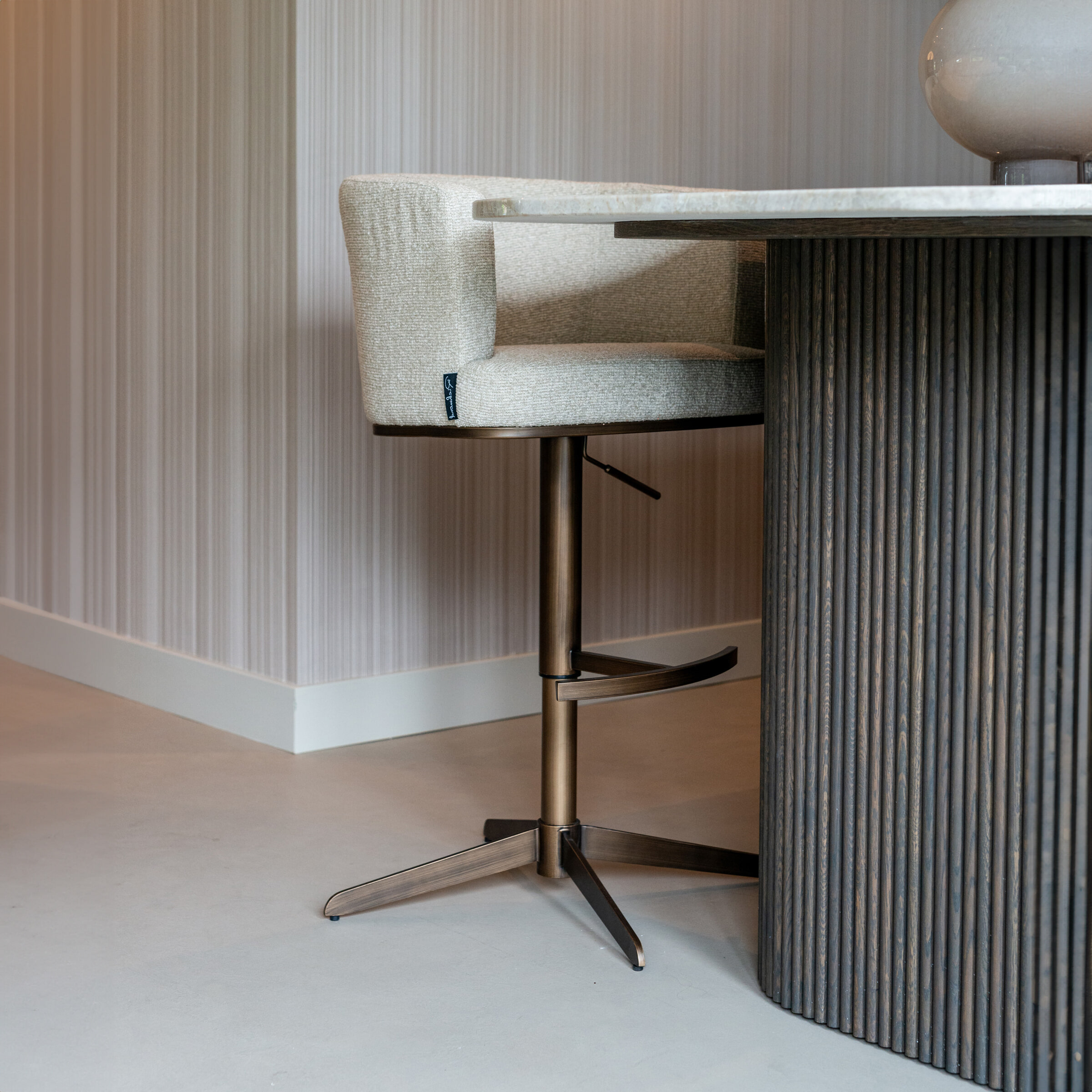 Richmond Barstoel Cheyenne Bouclé (zithoogte 67cm) - Biscuit Beach | Richmond Interiors