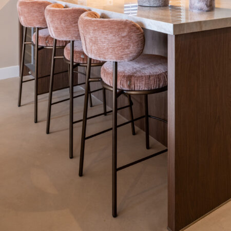 Richmond Barstoel Encanto Be Straight - Mocha Mousse (zithoogte 67cm) | Richmond Interiors
