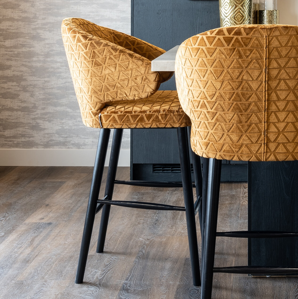 Richmond Barstoel Indigo Triangle - Goud (zithoogte 68cm) | Richmond Interiors