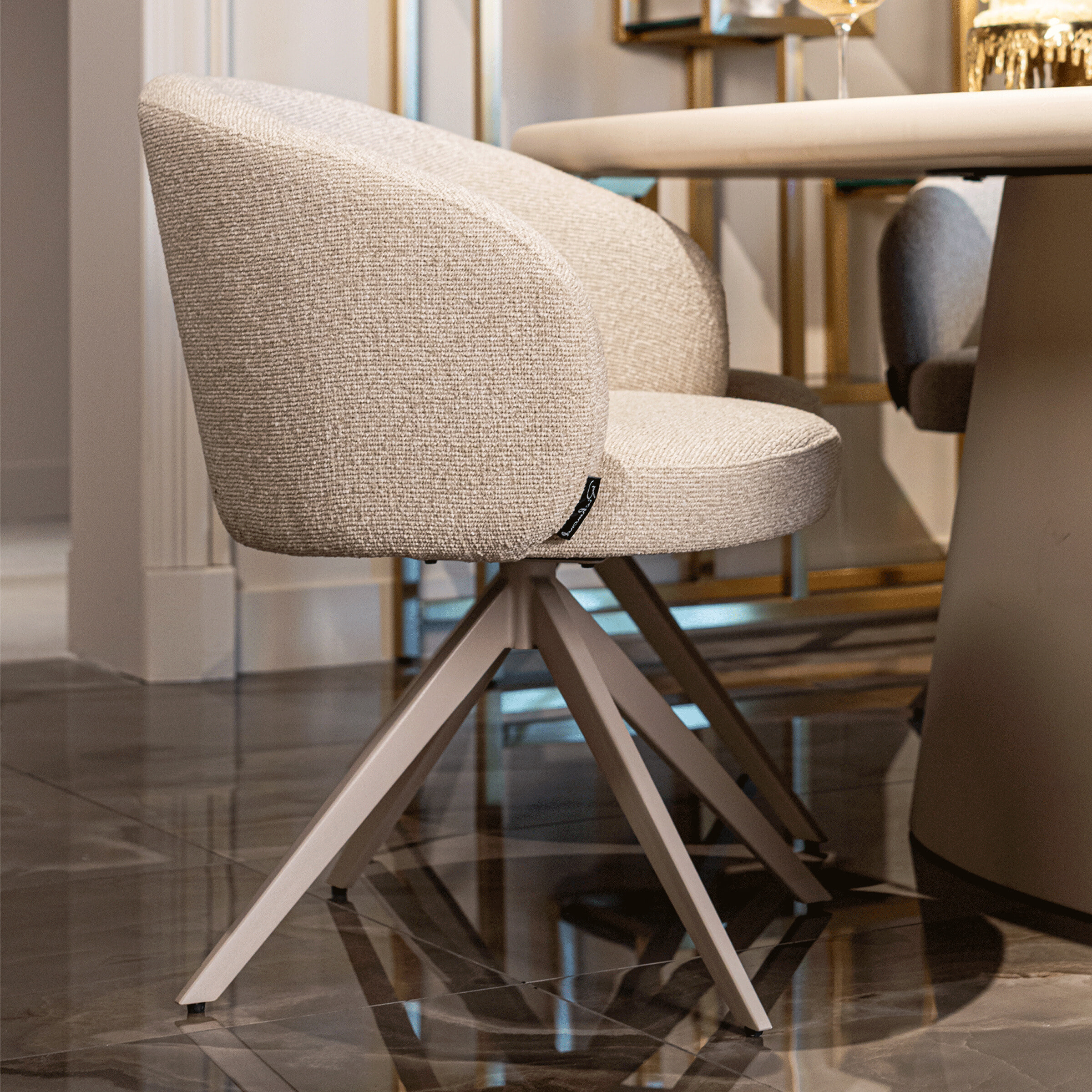 Richmond Draaibare Eetkamerstoel Olivia Bouclé stof - Beige | Richmond Interiors