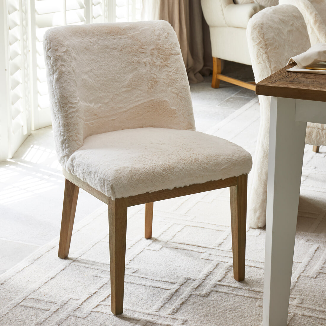 Rivièra Maison Eetkamerstoel Whistler Rubberhout en Faux Fur - Snow | Rivièra Maison