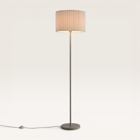 Selyra - Taupe Staande lamp Metaal met Linnen kap 150 cm - Scandinavisch Design - Woonkamer lamp - E27 fitting - Met voetschakelaar | LUSENZ