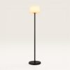 Staande lamp Nesari sole - Met afneembare voet en oplaadbaar via USB C of met solarenergie - Inclusief afstandsbediening om te kiezen uit zes RGB-kleuren | LUSENZ