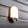 Trend - LED Wandlamp met sensor - 10 watt 825 lumen - Bewegingssensor en schemerschakelaar - 3000K warm wit licht - Zwart - IP65 voor binnen en buiten | HOFTRONIC