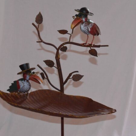 Tuinsteker drinkbak 2 raven met hoed | DecoImport