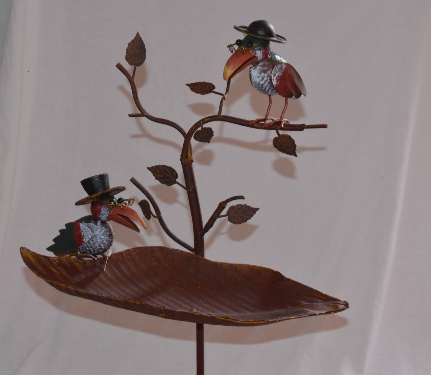Tuinsteker drinkbak 2 raven met hoed | DecoImport